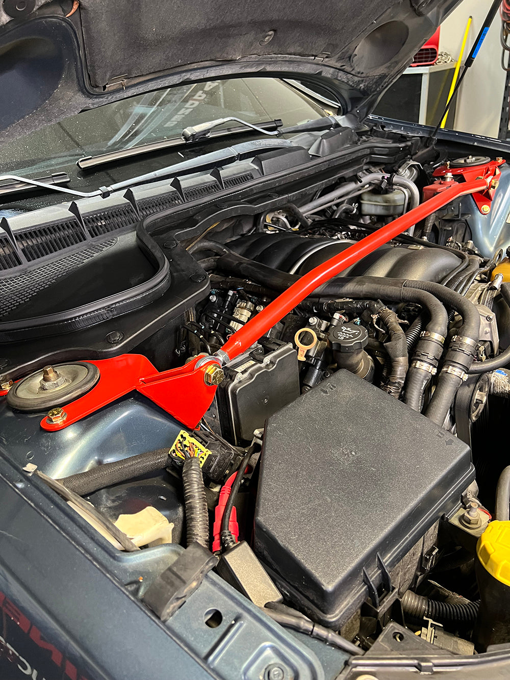 Strut Rd Strut Tower Brace| Pontiac G8 (Red) – Suspension Engineering